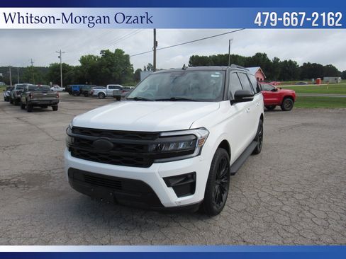 Used 2022 Ford Expedition XLT RWD image 2