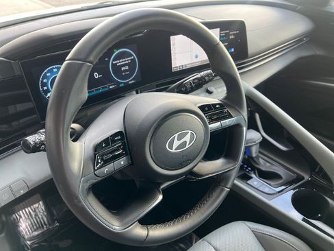 Used 2025 Hyundai Elantra Limited image 28