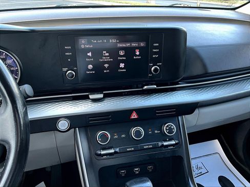 Used 2022 Kia Carnival LX FWD image 15