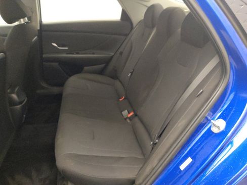 Used 2025 Hyundai Elantra SE image 18