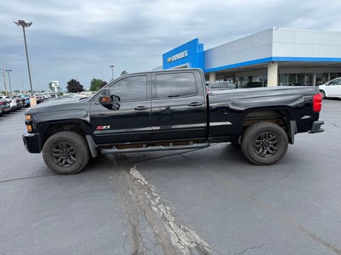 Used 2019 Chevrolet Silverado 2500 LTZ w/ Midnight Edition AWD/4WD image 2