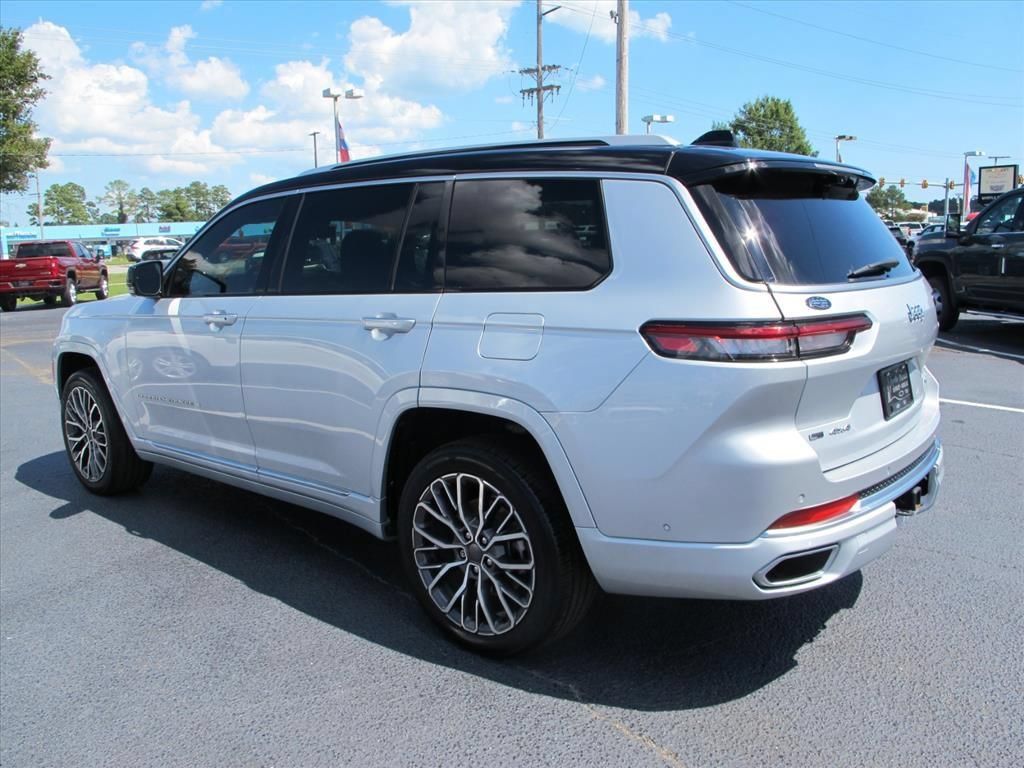 Used 2022 Jeep Grand Cherokee L Summit AWD/4WD image 5