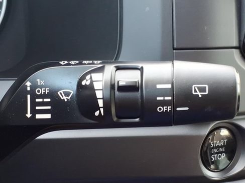 Used 2025 Nissan Pathfinder S AWD/4WD image 31