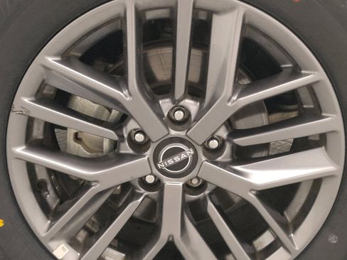 Used 2024 Nissan Rogue S AWD/4WD image 31