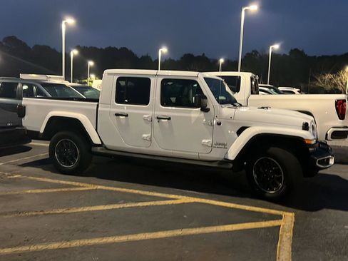 Used 2022 Jeep Gladiator Overland w/ Popular Equipment Package image 7