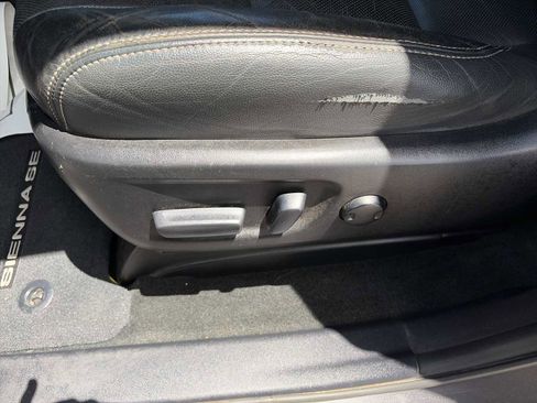 Used 2016 Toyota Sienna SE FWD image 14
