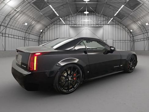 Used 2006 Cadillac XLR V RWD image 2