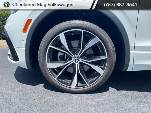 Used 2024 Volkswagen Tiguan SEL R-Line AWD/4WD image 5