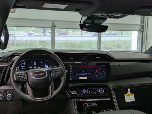 Used 2024 GMC Sierra 1500 AT4 w/ Technology Package AWD/4WD image 7
