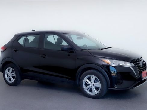 Used 2024 Nissan Kicks S image 1