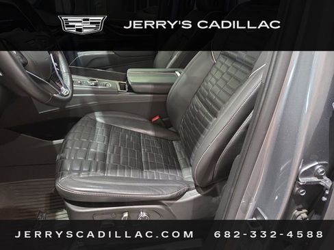 Used 2023 Cadillac Escalade ESV V image 7