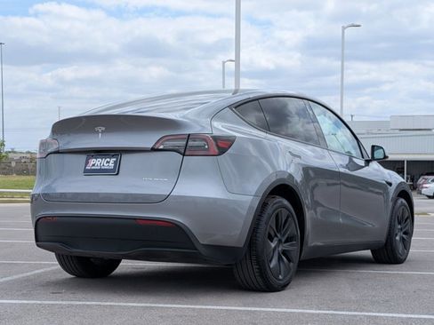 Used 2025 Tesla Model Y Long Range image 5