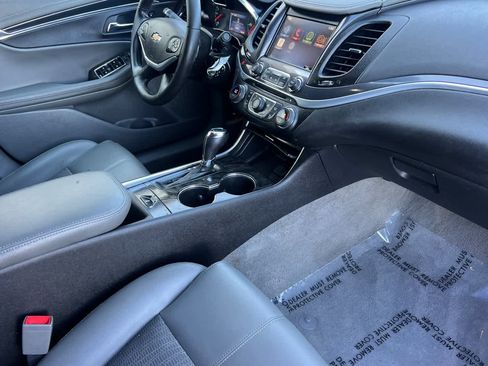 Used 2014 Chevrolet Impala LT w/ Convenience Package FWD image 16