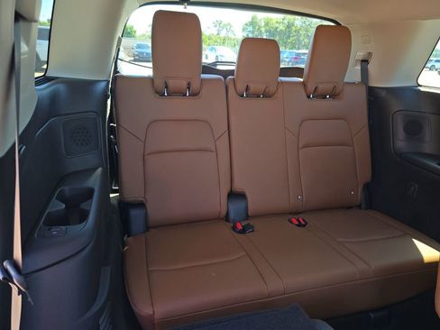 Used 2025 Nissan Pathfinder Platinum image 21