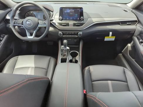 Used 2025 Nissan Altima 2.5 SR FWD image 14