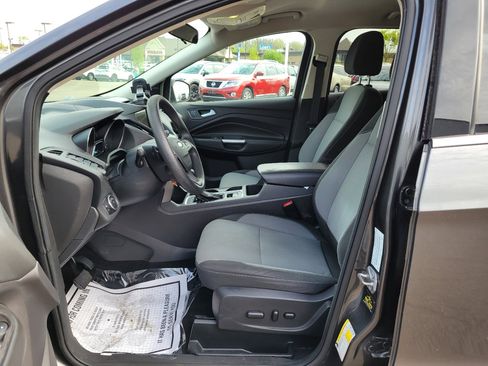 Used 2017 Ford Escape SE w/ Equipment Group 201A FWD image 16