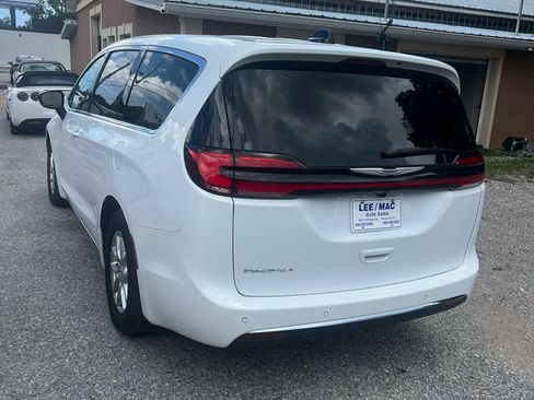 Used 2026 Chrysler Pacifica Select FWD image 4