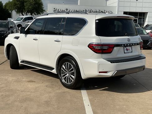Used 2023 Nissan Armada SL w/ Captain's Chairs Package image 7