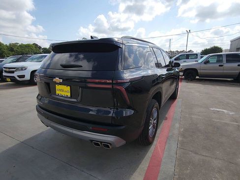 Certified 2025 Chevrolet Traverse LT FWD image 8