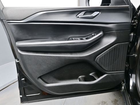 Used 2024 Jeep Grand Cherokee Altitude image 10