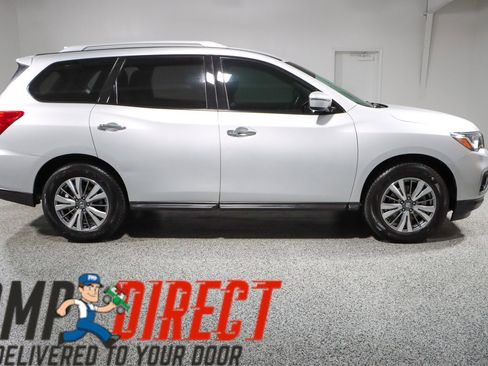 Used 2019 Nissan Pathfinder SV image 6