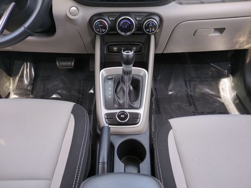 Used 2025 Hyundai Venue SEL FWD image 19