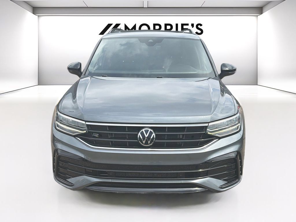 Used 2023 Volkswagen Tiguan SE R-Line FWD image 2