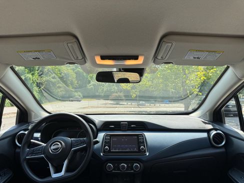 Used 2025 Nissan Versa SV FWD image 30