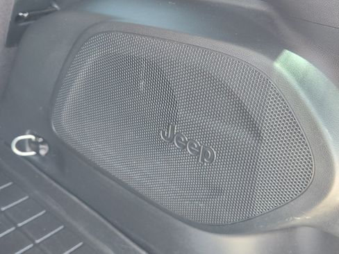Used 2022 Jeep Cherokee Trailhawk w/ Sun, Sound & Nav Group AWD/4WD image 31