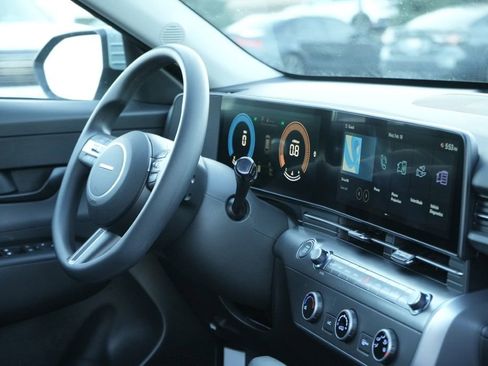 New 2026 Hyundai Kona SE image 11