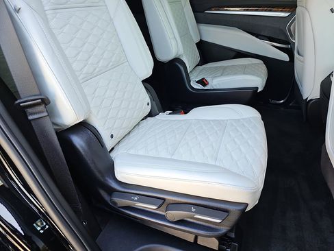 Certified 2025 Cadillac Escalade Sport Platinum AWD/4WD image 14