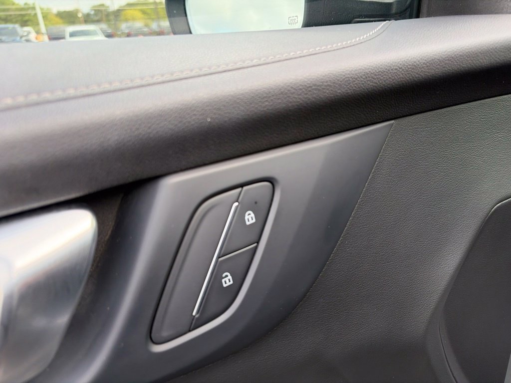 Used 2025 Buick Enclave Preferred FWD image 12