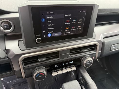 Used 2025 Toyota 4Runner SR5 AWD/4WD image 18