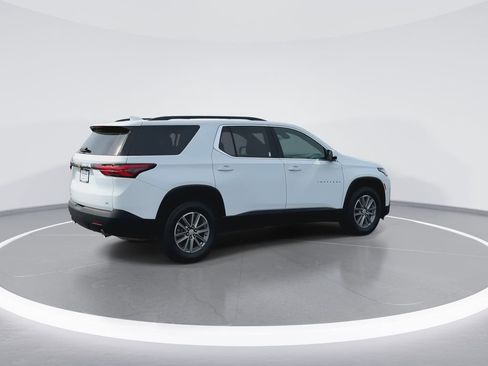 Used 2023 Chevrolet Traverse LT FWD image 8