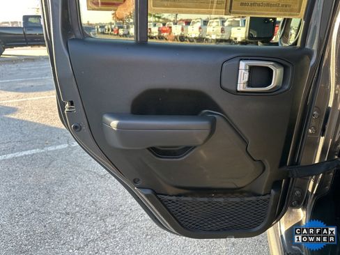 Used 2023 Jeep Gladiator Mojave w/ Cold Weather Group image 38