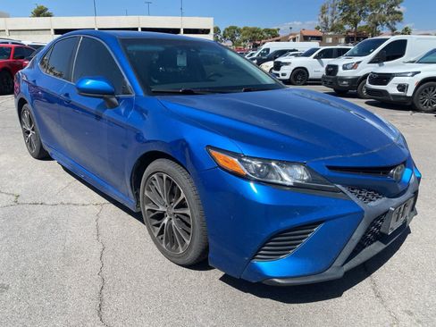 Used 2018 Toyota Camry SE FWD image 4