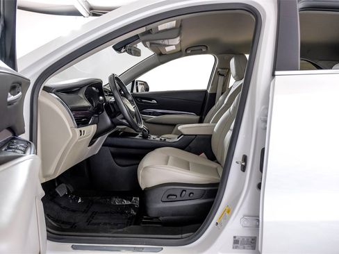 Used 2023 Cadillac XT4 Luxury image 5