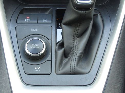 Used 2025 Toyota RAV4 XLE Premium w/ Weather Package AWD/4WD image 31