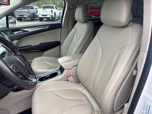 Used 2019 Lincoln MKC Premiere AWD/4WD image 10