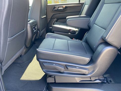 New 2026 Chevrolet Suburban Premier image 18