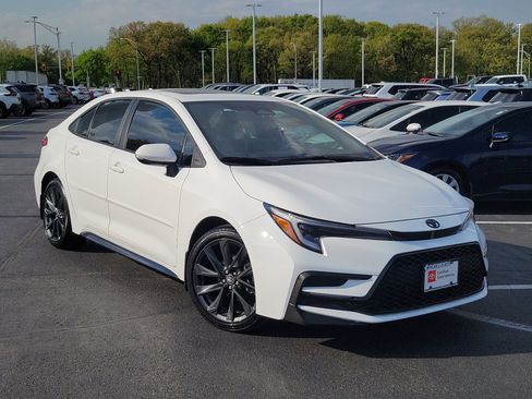 Certified 2025 Toyota Corolla SE w/ SE Premium Package FWD image 31