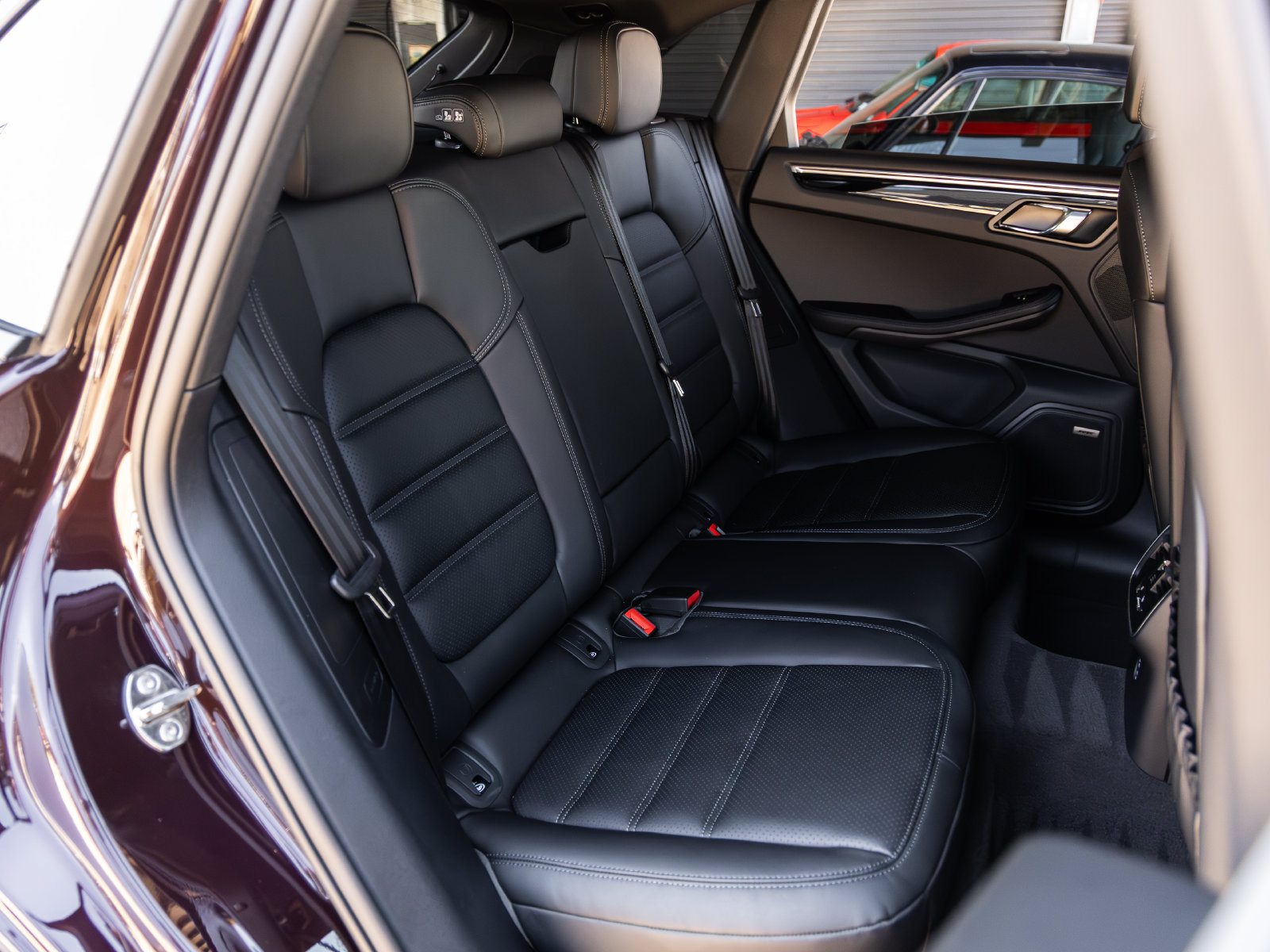 Certified 2026 Porsche Macan AWD/4WD image 40