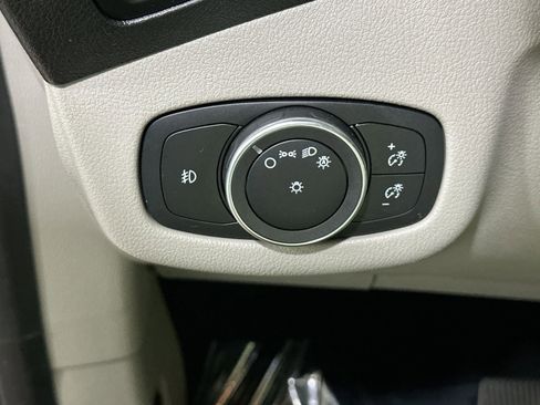 Used 2022 Ford Transit Connect XLT image 17