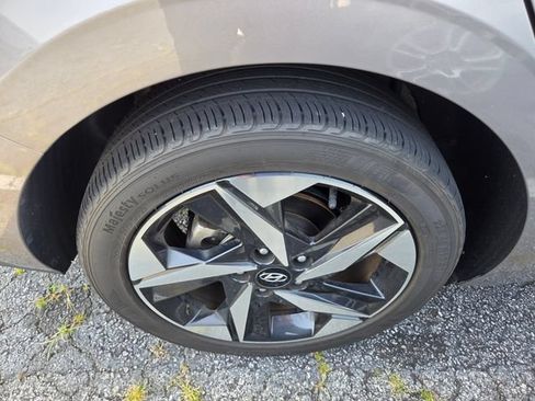 Used 2023 Hyundai Elantra SEL w/ Convenience Package FWD image 7