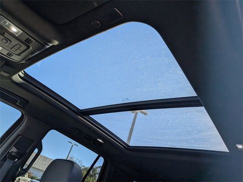 Used 2021 GMC Yukon Denali w/ Denali Premium Package image 22