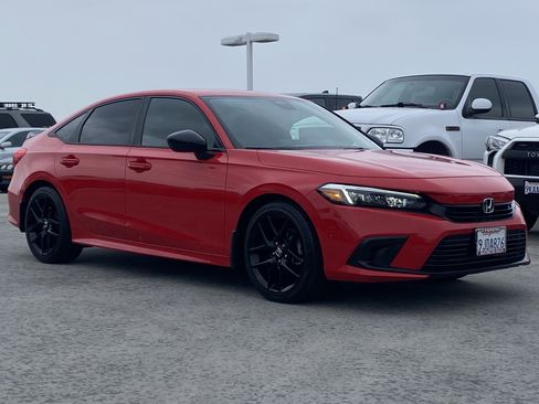 Used 2024 Honda Civic Sport image 2
