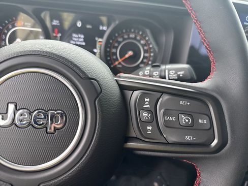 Used 2024 Jeep Wrangler Unlimited Rubicon AWD/4WD image 29