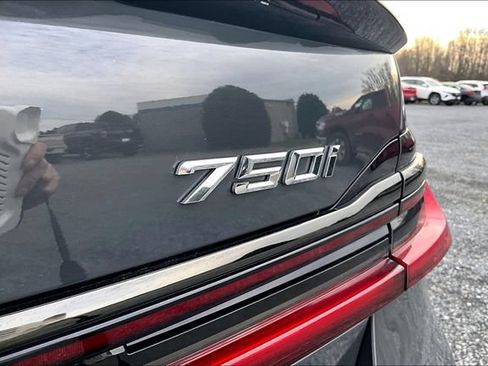 Used 2020 BMW 750i xDrive w/ Executive Package AWD/4WD image 24