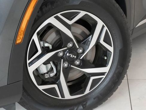 Used 2024 Kia Sportage LX image 2