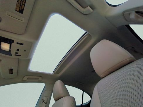 Used 2018 Lexus ES 350 w/ Luxury Package w/Wood Trim FWD image 16